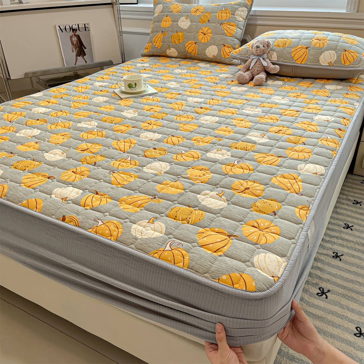 91家纺网 家纺一手货源 找家纺 九亭家纺 2025新款A类皱皱纱印花防水夹棉床笠 防水款-南瓜绮梦