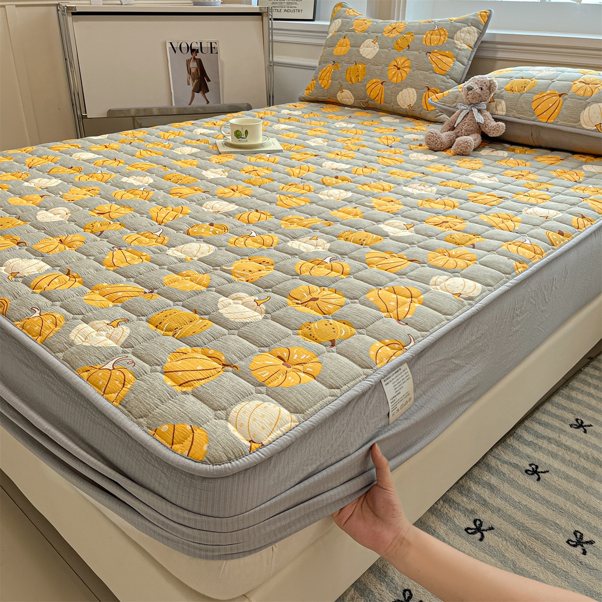 91家纺网 家纺一手货源 找家纺 九亭家纺 2025新款A类皱皱纱印花防水夹棉床笠 防水款-南瓜绮梦