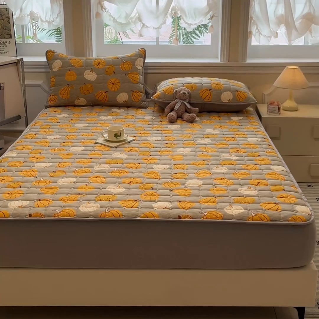 91家纺网 家纺一手货源 找家纺 九亭家纺 2025新款A类皱皱纱印花防水夹棉床笠 防水款-南瓜绮梦