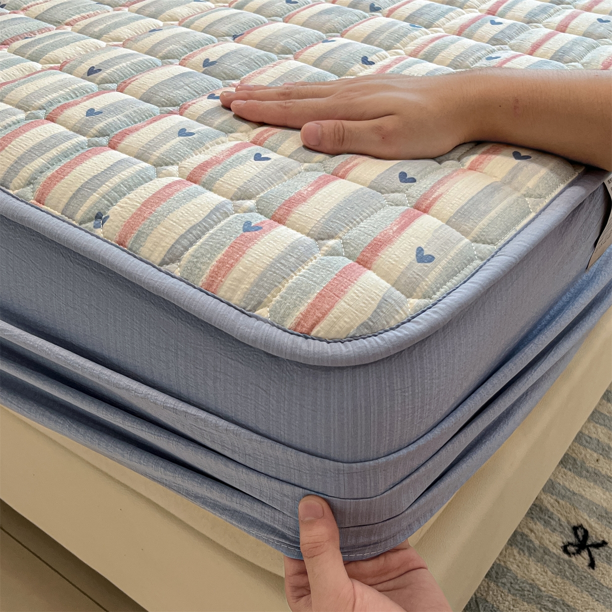 91家纺网 家纺一手货源 找家纺 九亭家纺 2025新款A类皱皱纱印花防水夹棉床笠 防水款-心纹雅眠