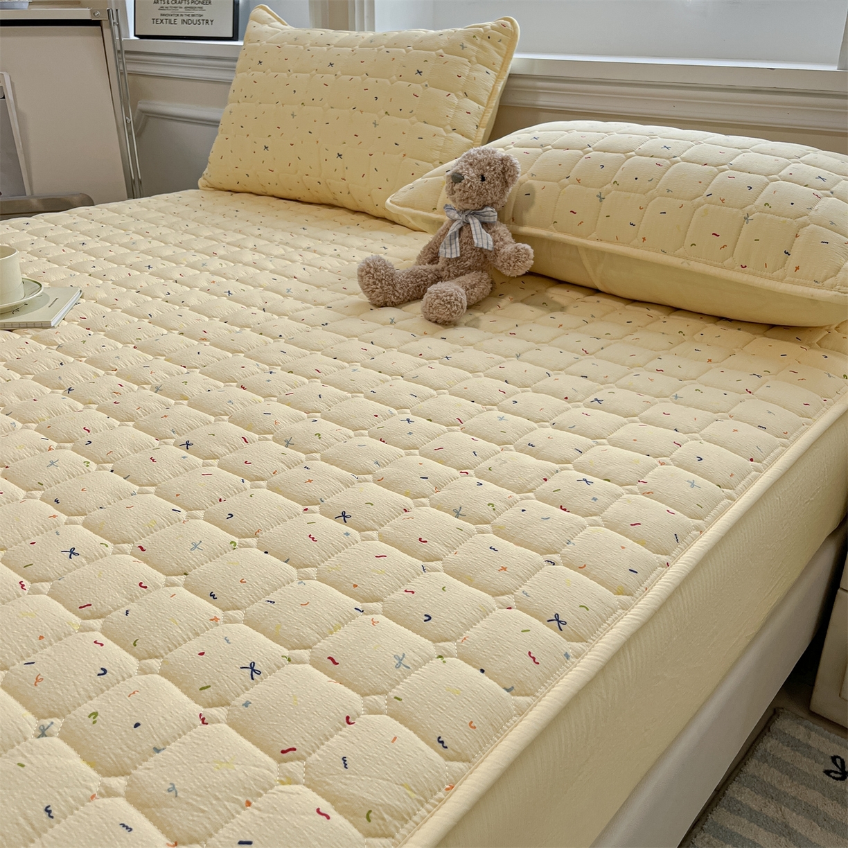 91家纺网 家纺一手货源 找家纺 九亭家纺 2025新款A类皱皱纱印花防水夹棉床笠 防水款-星糖眠境