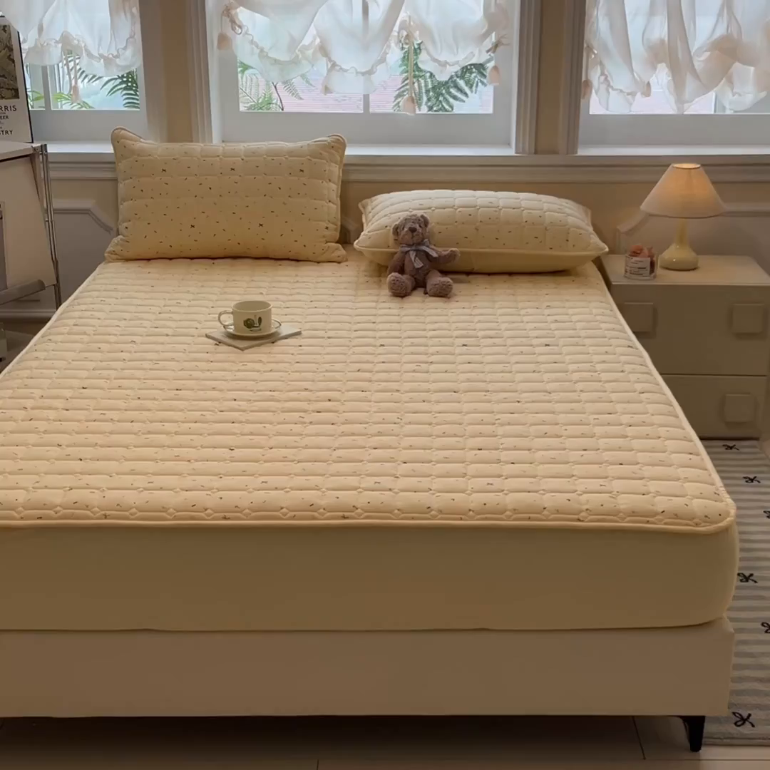 91家纺网 家纺一手货源 找家纺 九亭家纺 2025新款A类皱皱纱印花防水夹棉床笠 防水款-星糖眠境