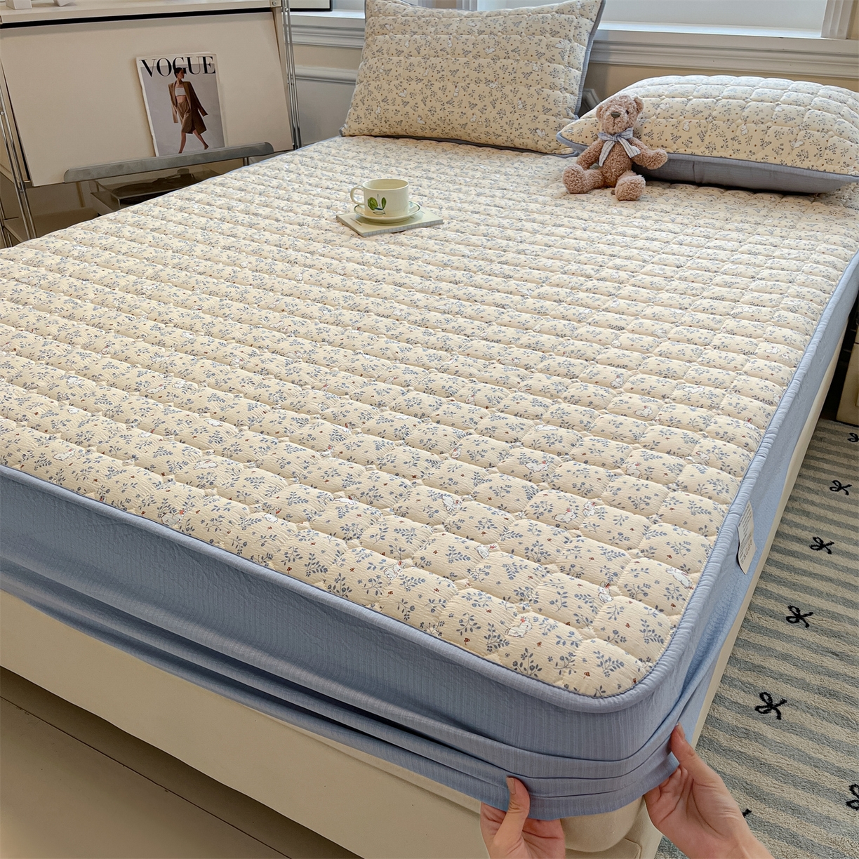 91家纺网 家纺一手货源 找家纺 九亭家纺 2025新款A类皱皱纱印花防水夹棉床笠 普通款-萌兔花栖