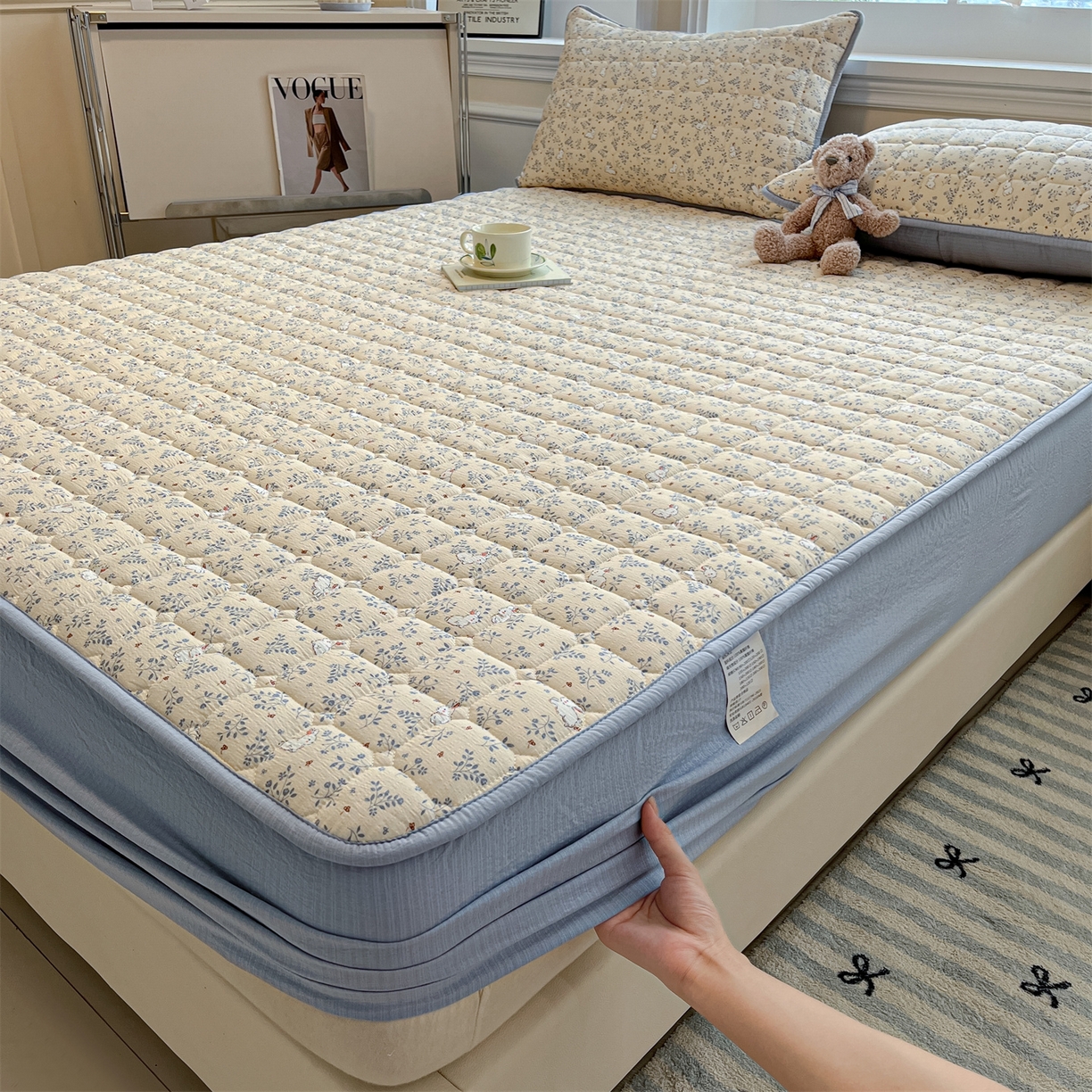 91家纺网 家纺一手货源 找家纺 九亭家纺 2025新款A类皱皱纱印花防水夹棉床笠 普通款-萌兔花栖