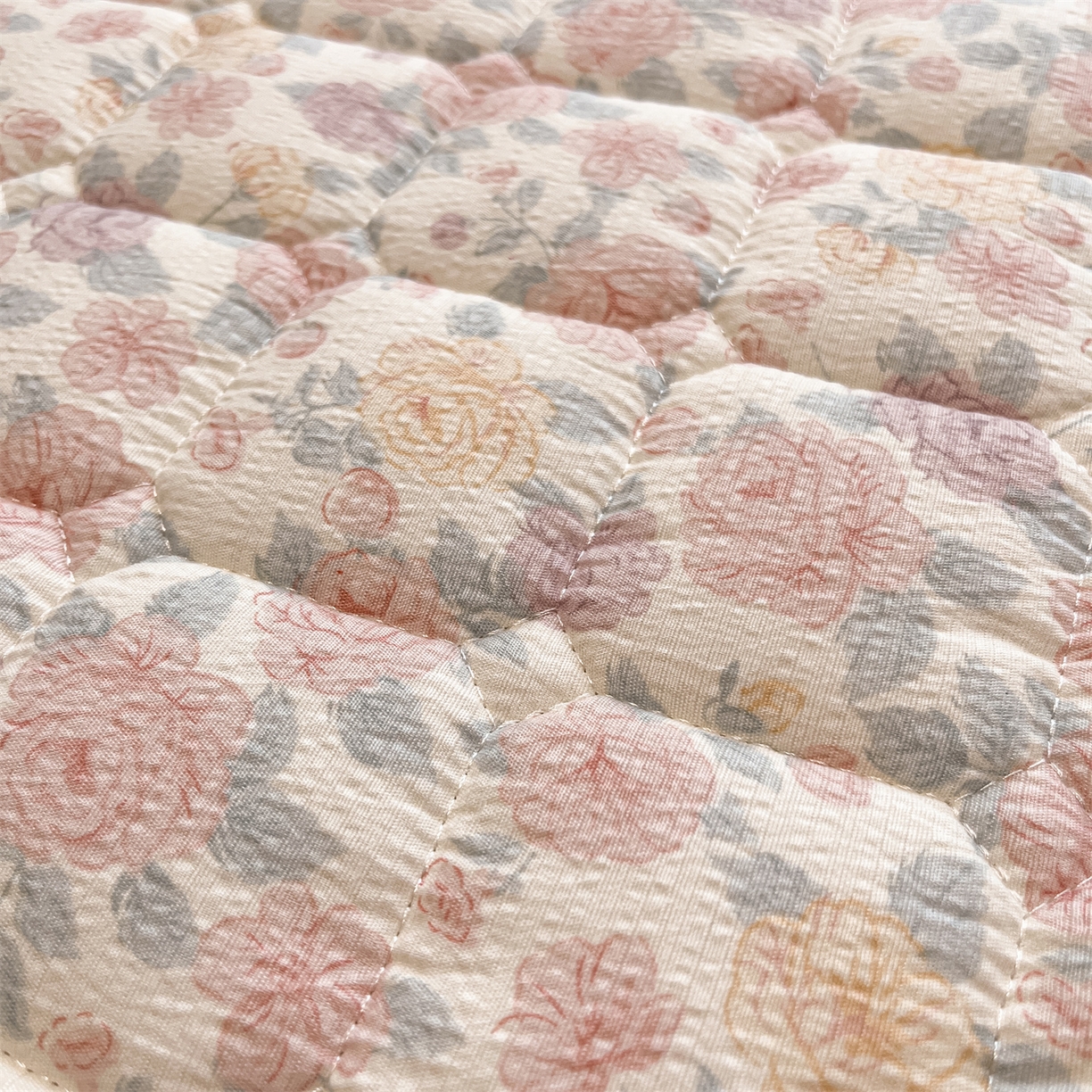 91家纺网 家纺一手货源 找家纺 九亭家纺 2025新款A类皱皱纱印花防水夹棉床笠 普通款-花漾甜梦