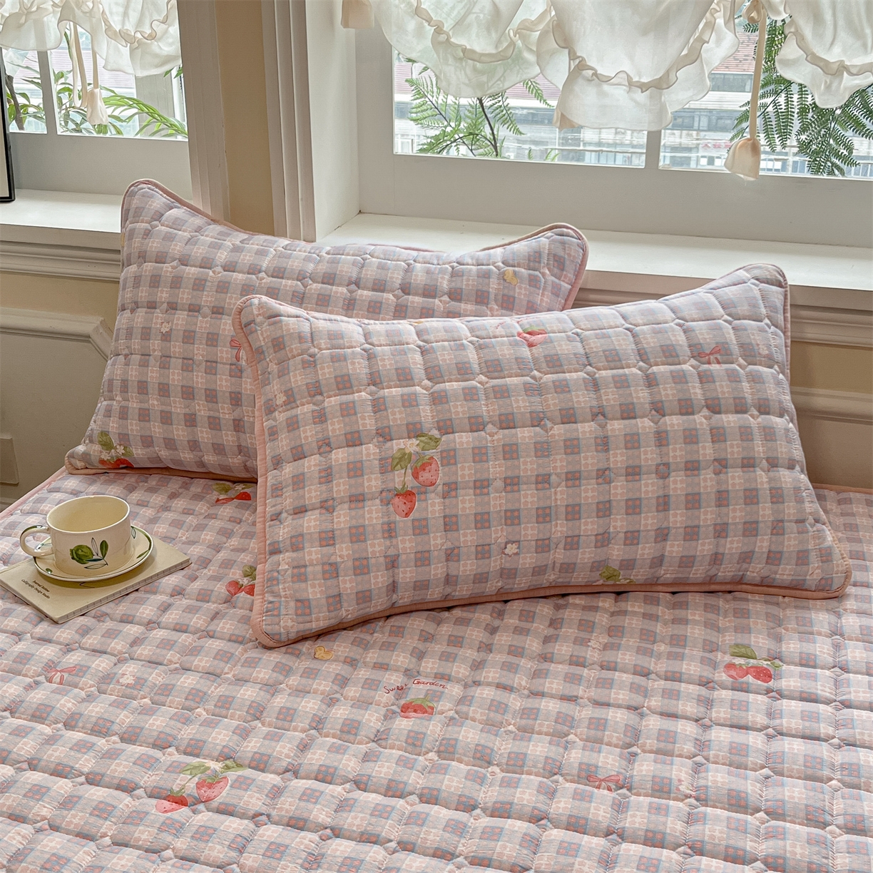 91家纺网 家纺一手货源 找家纺 九亭家纺 2025新款A类皱皱纱印花防水夹棉床笠 普通款-莓格甜梦