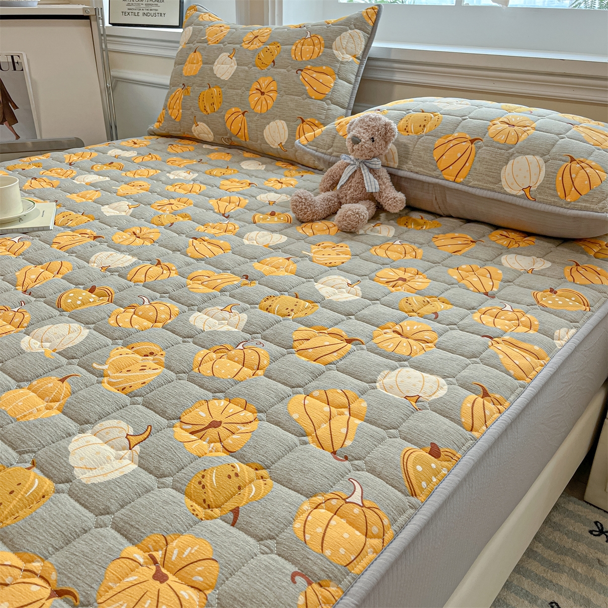 91家纺网 家纺一手货源 找家纺 九亭家纺 2025新款A类皱皱纱印花防水夹棉床笠 普通款-南瓜绮梦