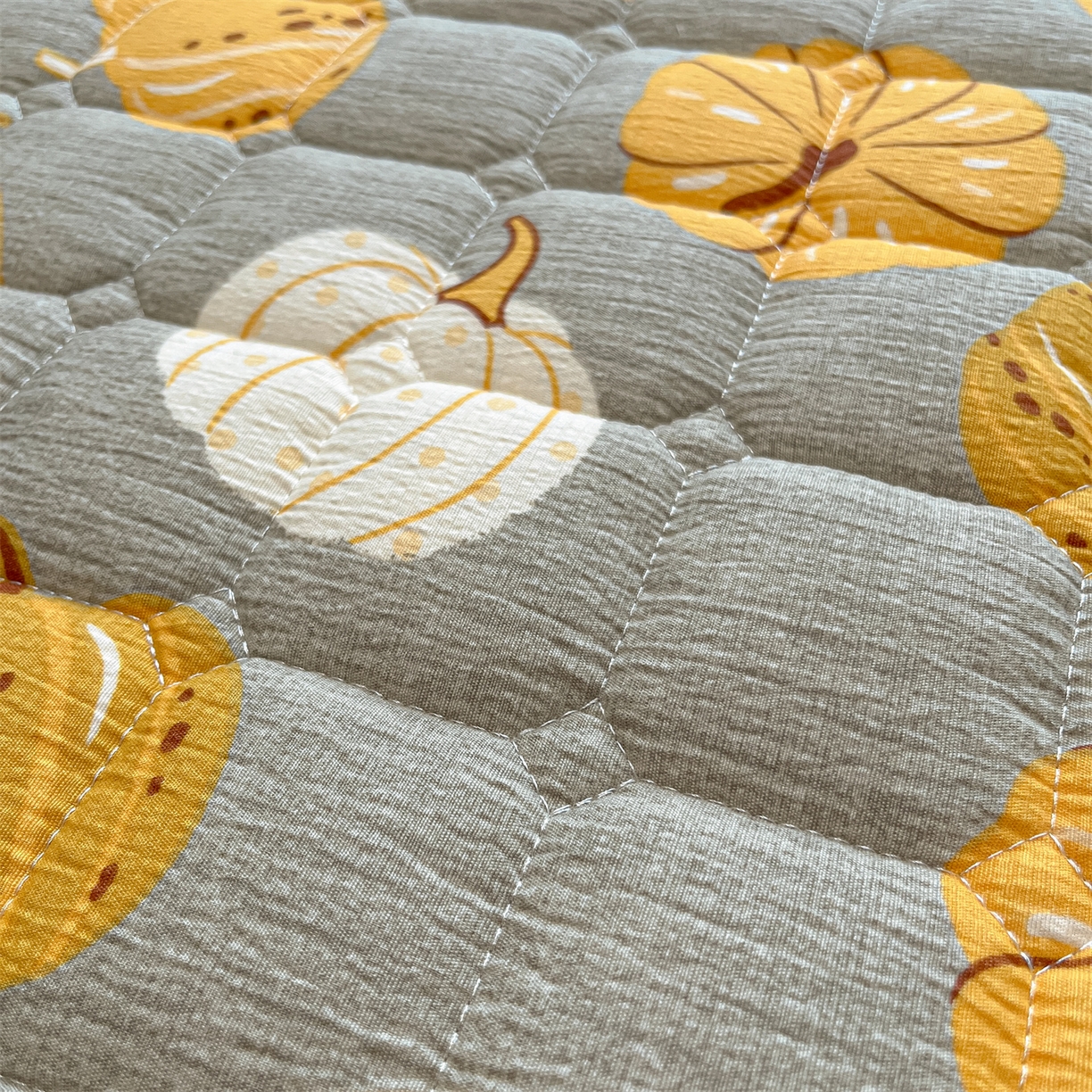 91家纺网 家纺一手货源 找家纺 九亭家纺 2025新款A类皱皱纱印花防水夹棉床笠 普通款-南瓜绮梦