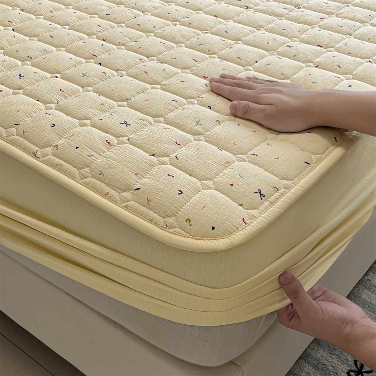 91家纺网 家纺一手货源 找家纺 九亭家纺 2025新款A类皱皱纱印花防水夹棉床笠 普通款-星糖眠境