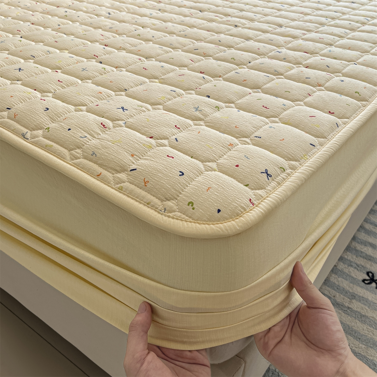 91家纺网 家纺一手货源 找家纺 九亭家纺 2025新款A类皱皱纱印花防水夹棉床笠 普通款-星糖眠境