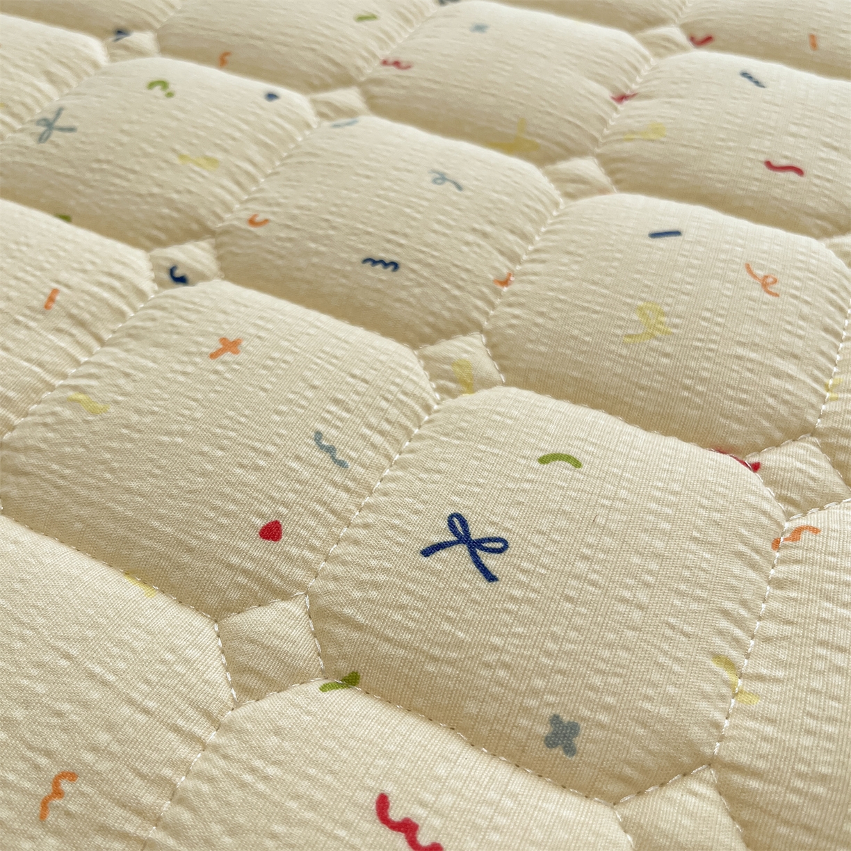 91家纺网 家纺一手货源 找家纺 九亭家纺 2025新款A类皱皱纱印花防水夹棉床笠 普通款-星糖眠境