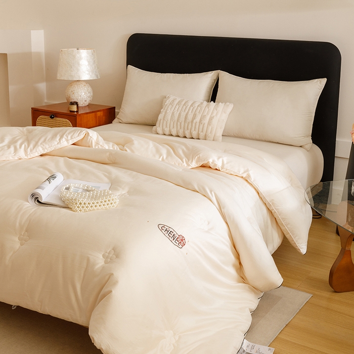 91家纺网 家纺一手货源 找家纺 米洛贝伊 2025新款艾绒暖芯被大豆被被子被芯冬被 奶杏色