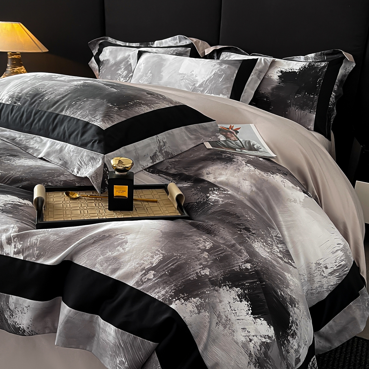 91家纺网 家纺一手货源 找家纺 置顶家纺 2025新款渲染亲肤系列数码印花四件套 渲染-浅灰