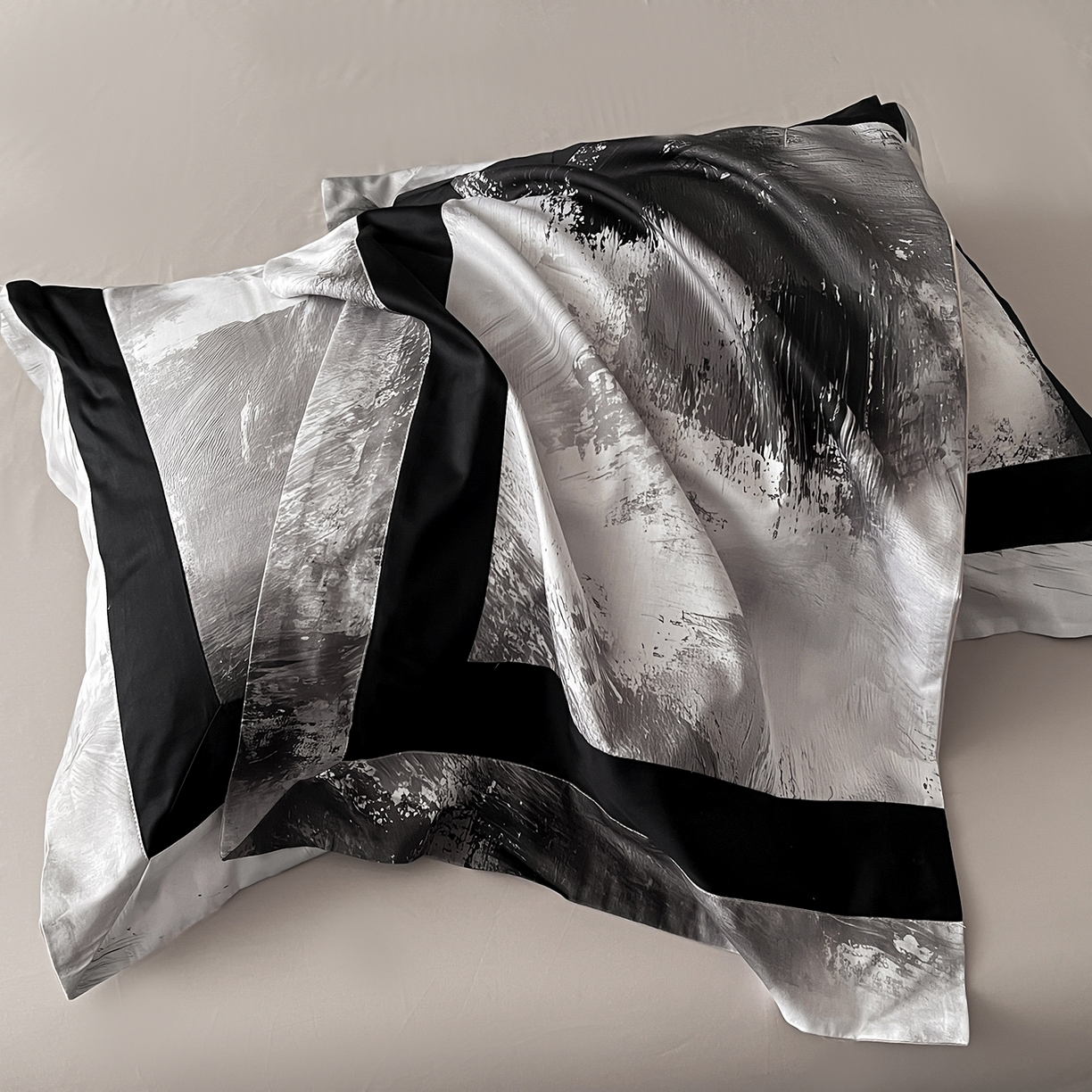 91家纺网 家纺一手货源 找家纺 置顶家纺 2025新款渲染亲肤系列数码印花四件套 渲染-浅灰