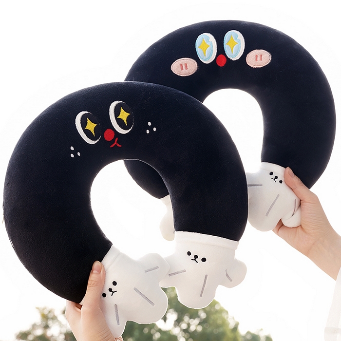 91家纺网 家纺一手货源 找家纺 仟亿莱 2025新款水晶绒小黑手u枕 pp棉黑眼呆萌