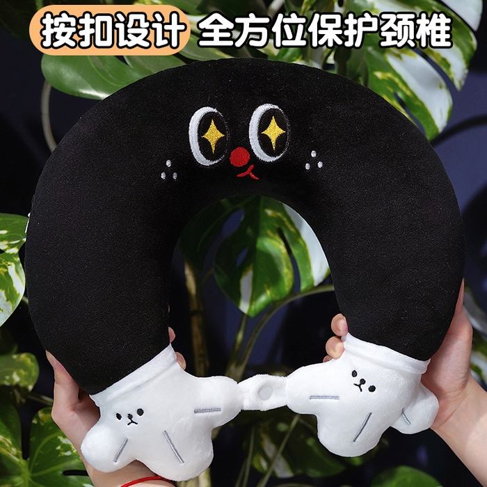 91家纺网 家纺一手货源 找家纺 仟亿莱 2025新款水晶绒小黑手u枕 pp棉黑眼俏皮