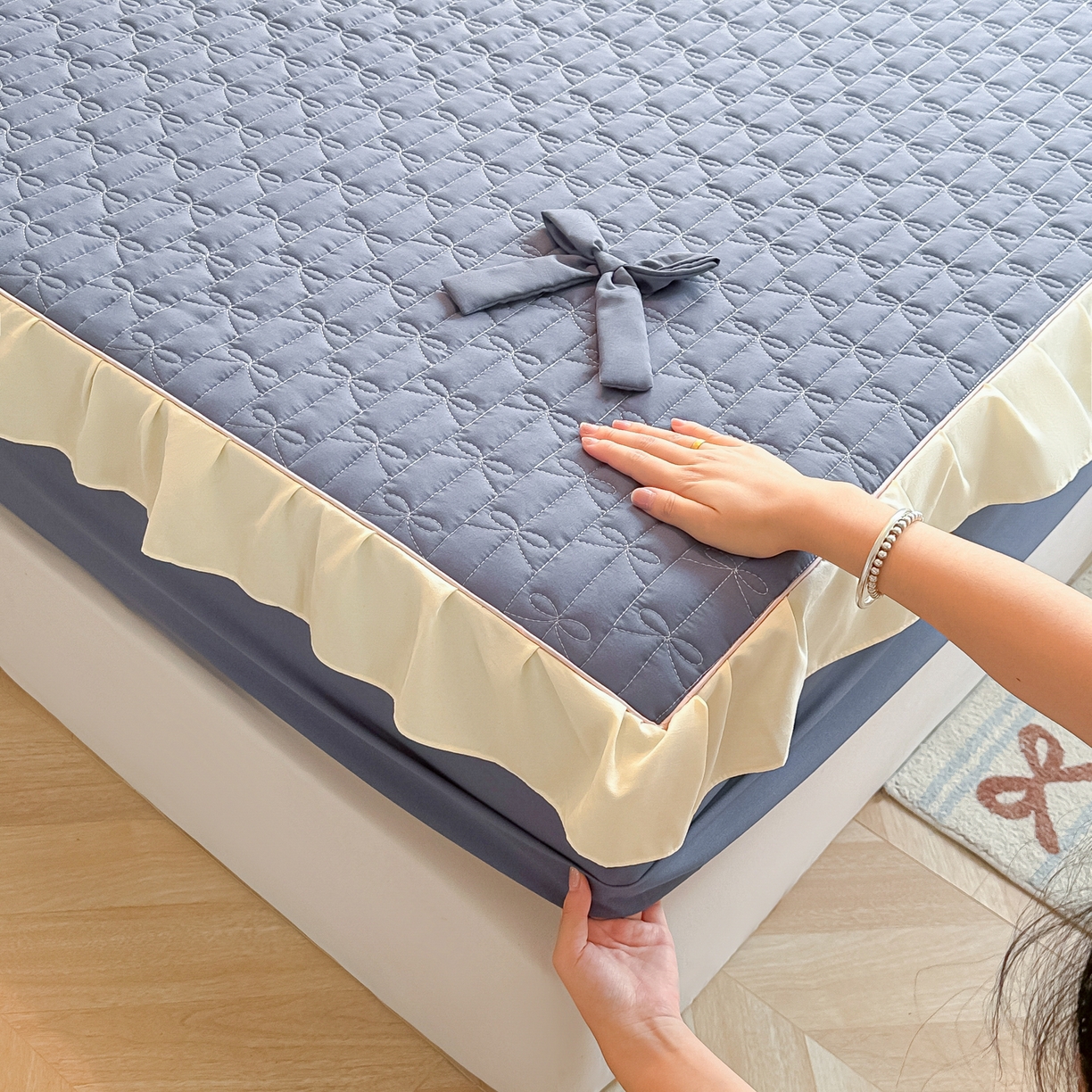 91家纺网 家纺一手货源 找家纺 （总）子钦家纺 2025新款水洗棉云朵棉花边蝴蝶结夹棉床笠单床笠