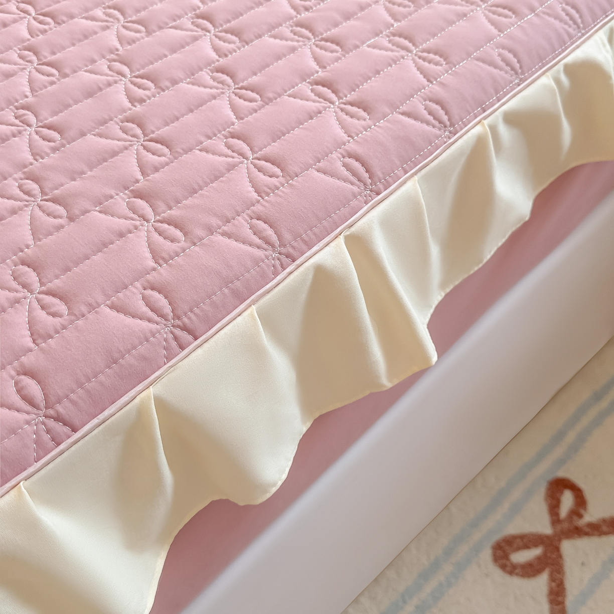 91家纺网 家纺一手货源 找家纺 子钦家纺 2025新款水洗棉云朵棉花边蝴蝶结夹棉床笠单床笠 蝴蝶结夹棉床笠-浅豆沙