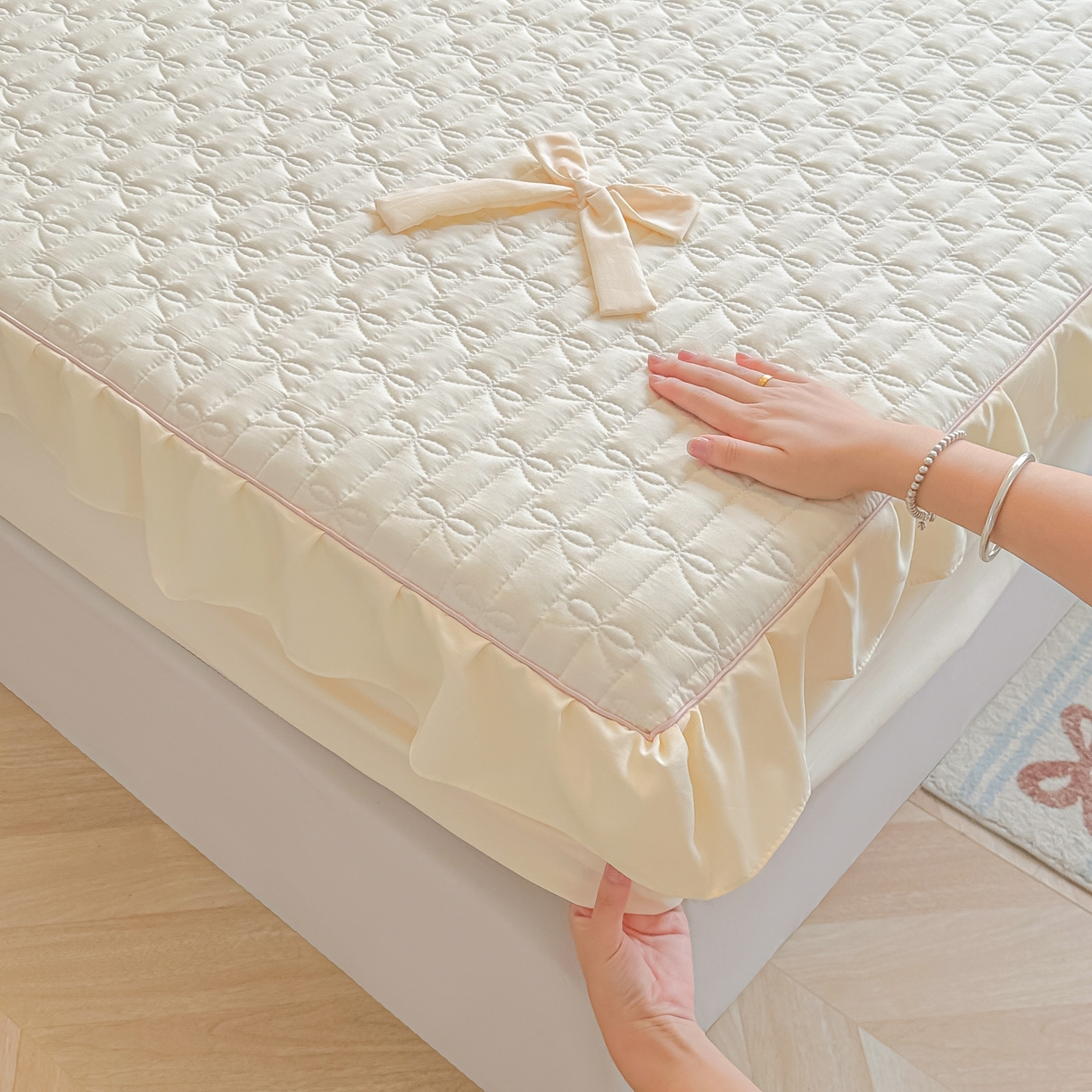 91家纺网 家纺一手货源 找家纺 子钦家纺 2025新款水洗棉云朵棉花边蝴蝶结夹棉床笠单床笠 蝴蝶结夹棉床笠-奶白