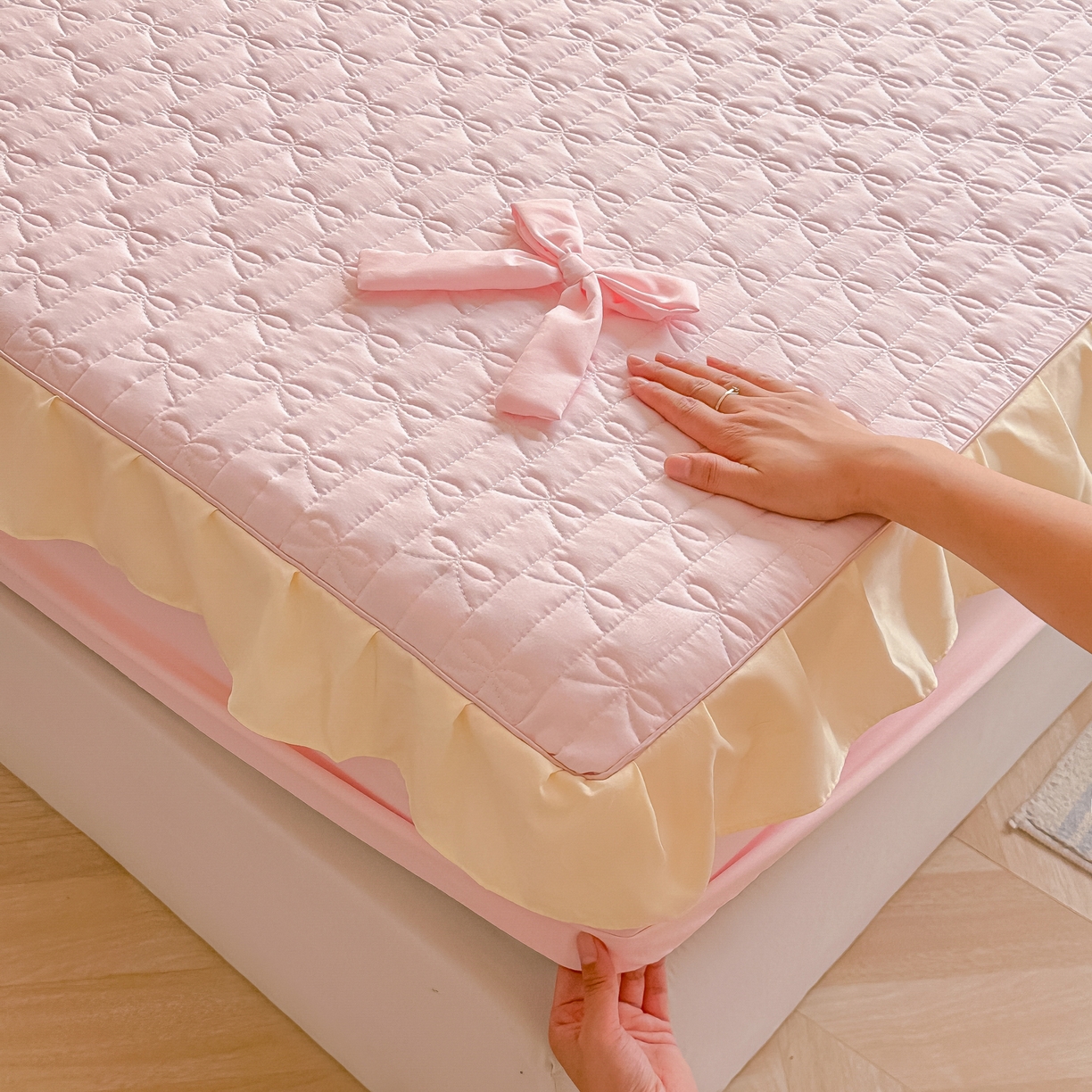 91家纺网 家纺一手货源 找家纺 子钦家纺 2025新款水洗棉云朵棉花边蝴蝶结夹棉床笠单床笠 蝴蝶结夹棉床笠-奶油粉