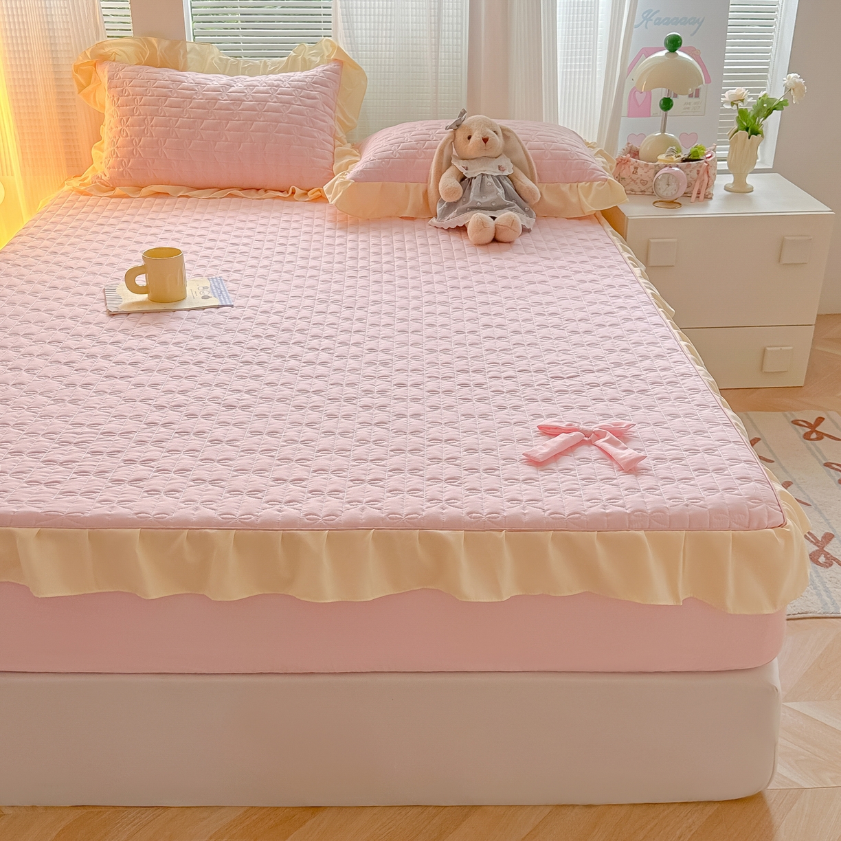 91家纺网 家纺一手货源 找家纺 子钦家纺 2025新款水洗棉云朵棉花边蝴蝶结夹棉床笠单床笠 蝴蝶结夹棉床笠-奶油粉