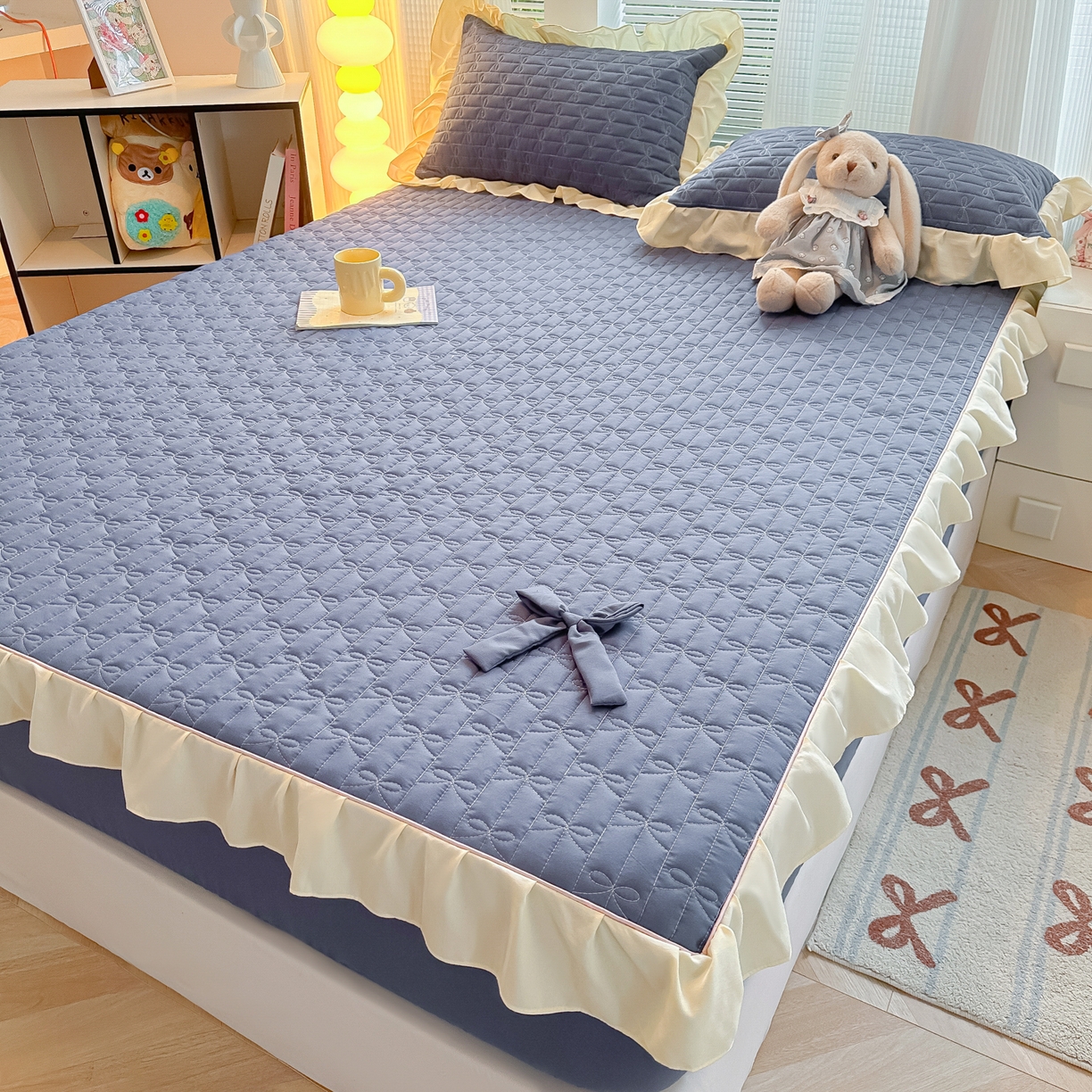 91家纺网 家纺一手货源 找家纺 子钦家纺 2025新款水洗棉云朵棉花边蝴蝶结夹棉床笠单床笠 蝴蝶结夹棉床笠-浅石蓝