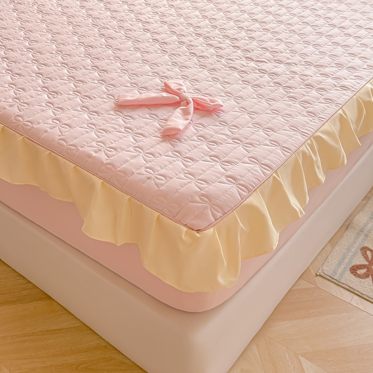 91家纺网 家纺一手货源 找家纺 子钦家纺 2025新款水洗棉云朵棉花边蝴蝶结夹棉床笠单床笠 蝴蝶结夹棉床笠-奶油粉