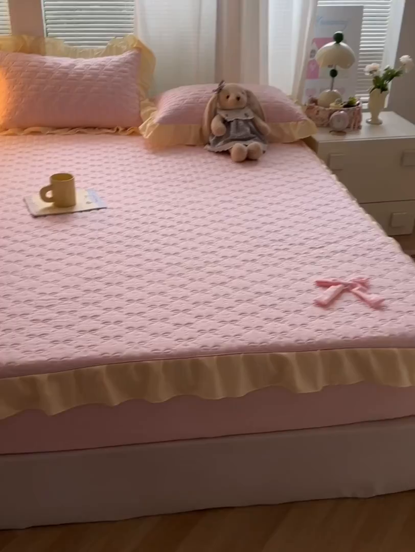 91家纺网 家纺一手货源 找家纺 子钦家纺 2025新款水洗棉云朵棉花边蝴蝶结夹棉床笠单床笠 蝴蝶结夹棉床笠-奶油粉