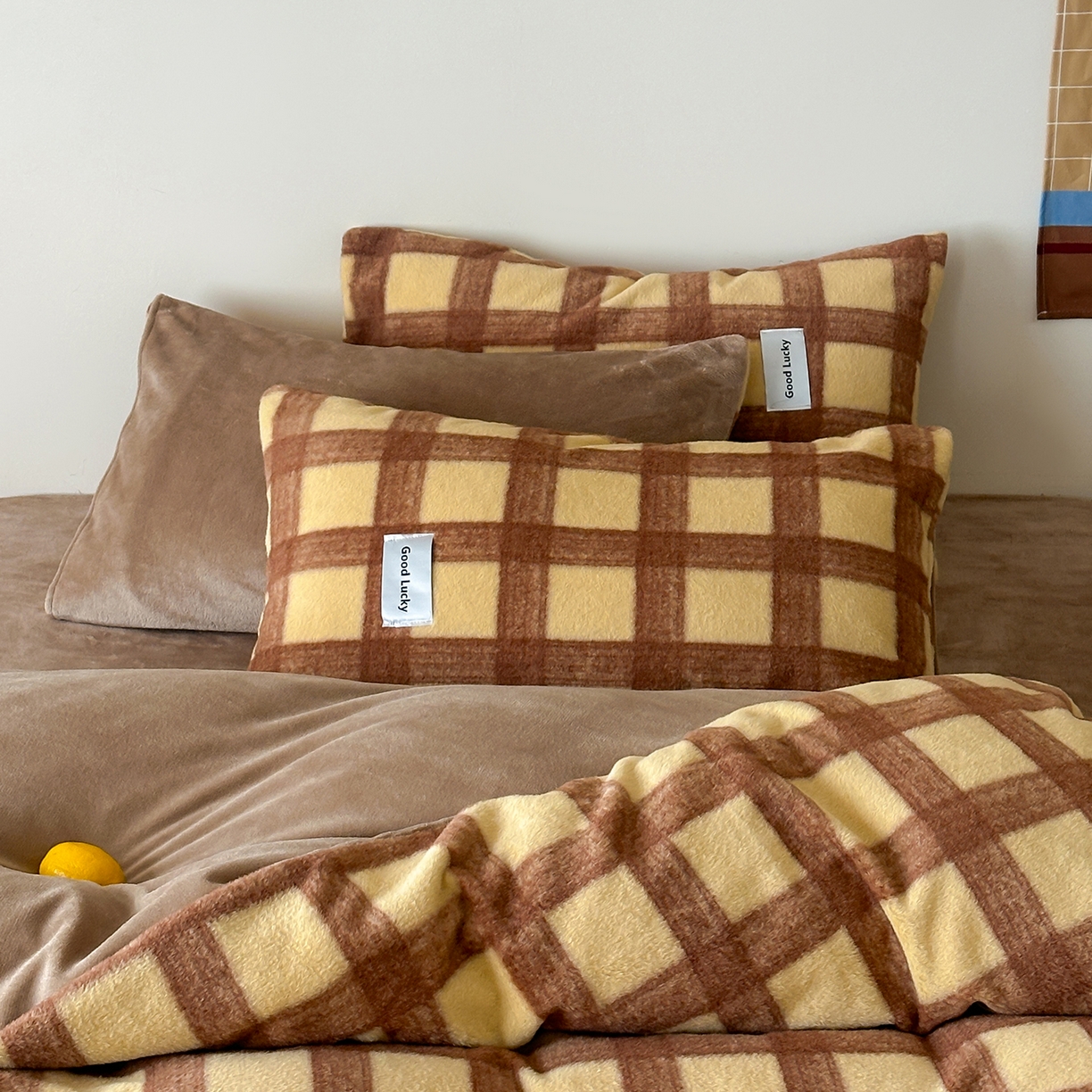 91家纺网 家纺一手货源 找家纺 （总）桃子家居 2025新款A类高级仿生绵羊绒织标工艺复古简约秋冬限定款加厚牛奶绒系列四件套