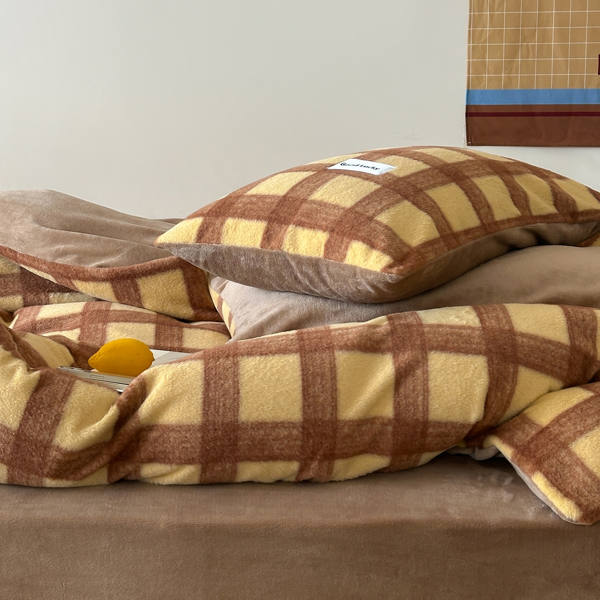 91家纺网 家纺一手货源 找家纺 （总）桃子家居 2025新款A类高级仿生绵羊绒织标工艺复古简约秋冬限定款加厚牛奶绒系列四件套