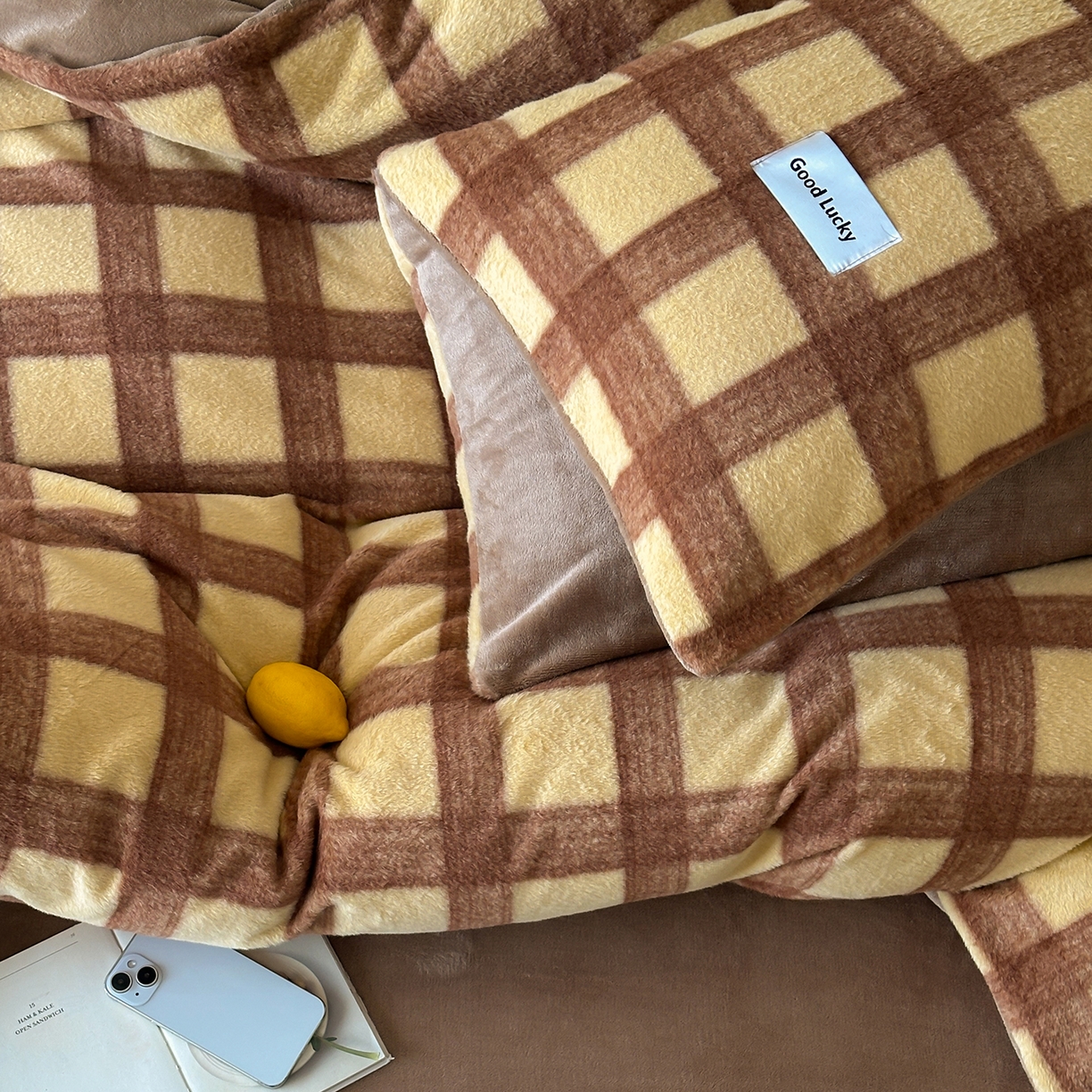 91家纺网 家纺一手货源 找家纺 （总）桃子家居 2025新款A类高级仿生绵羊绒织标工艺复古简约秋冬限定款加厚牛奶绒系列四件套