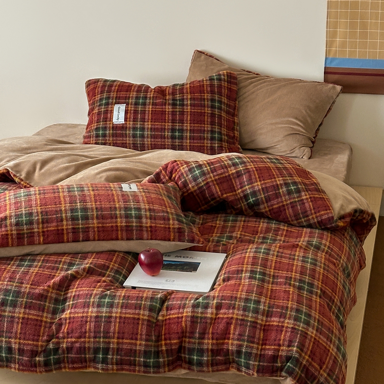 91家纺网 家纺一手货源 找家纺 桃子家居 2025新款A类高级仿生绵羊绒织标工艺复古简约秋冬限定款加厚牛奶绒系列四件套 绵羊绒-花田红茶