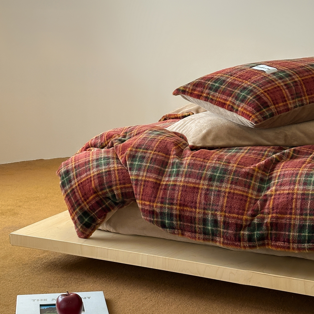 91家纺网 家纺一手货源 找家纺 桃子家居 2025新款A类高级仿生绵羊绒织标工艺复古简约秋冬限定款加厚牛奶绒系列四件套 绵羊绒-花田红茶