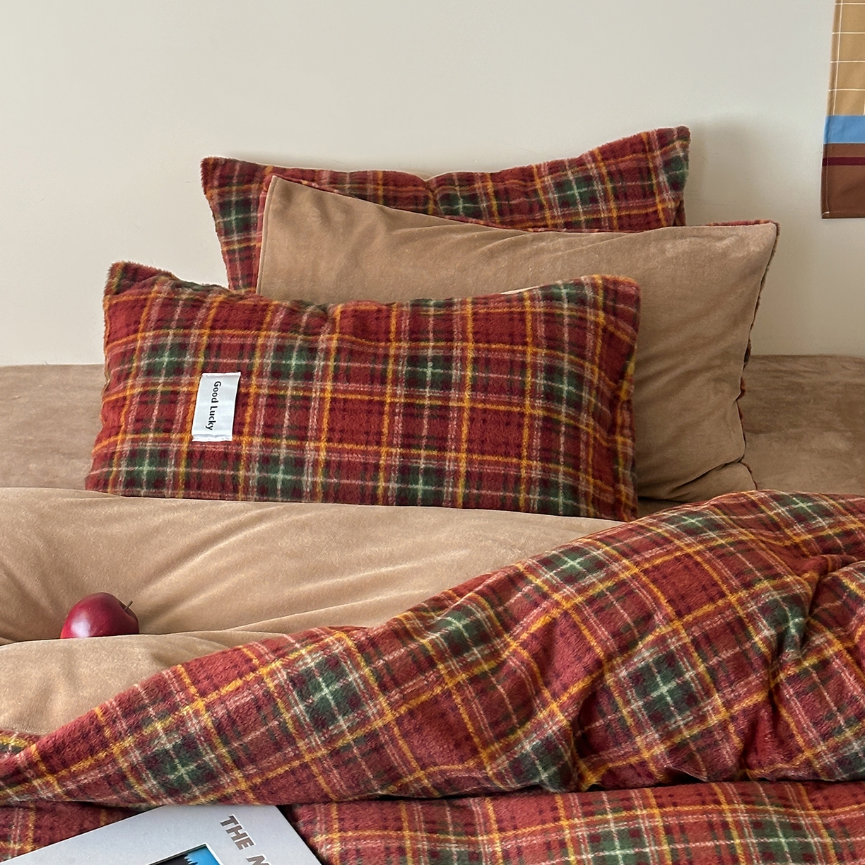 91家纺网 家纺一手货源 找家纺 桃子家居 2025新款A类高级仿生绵羊绒织标工艺复古简约秋冬限定款加厚牛奶绒系列四件套 绵羊绒-花田红茶