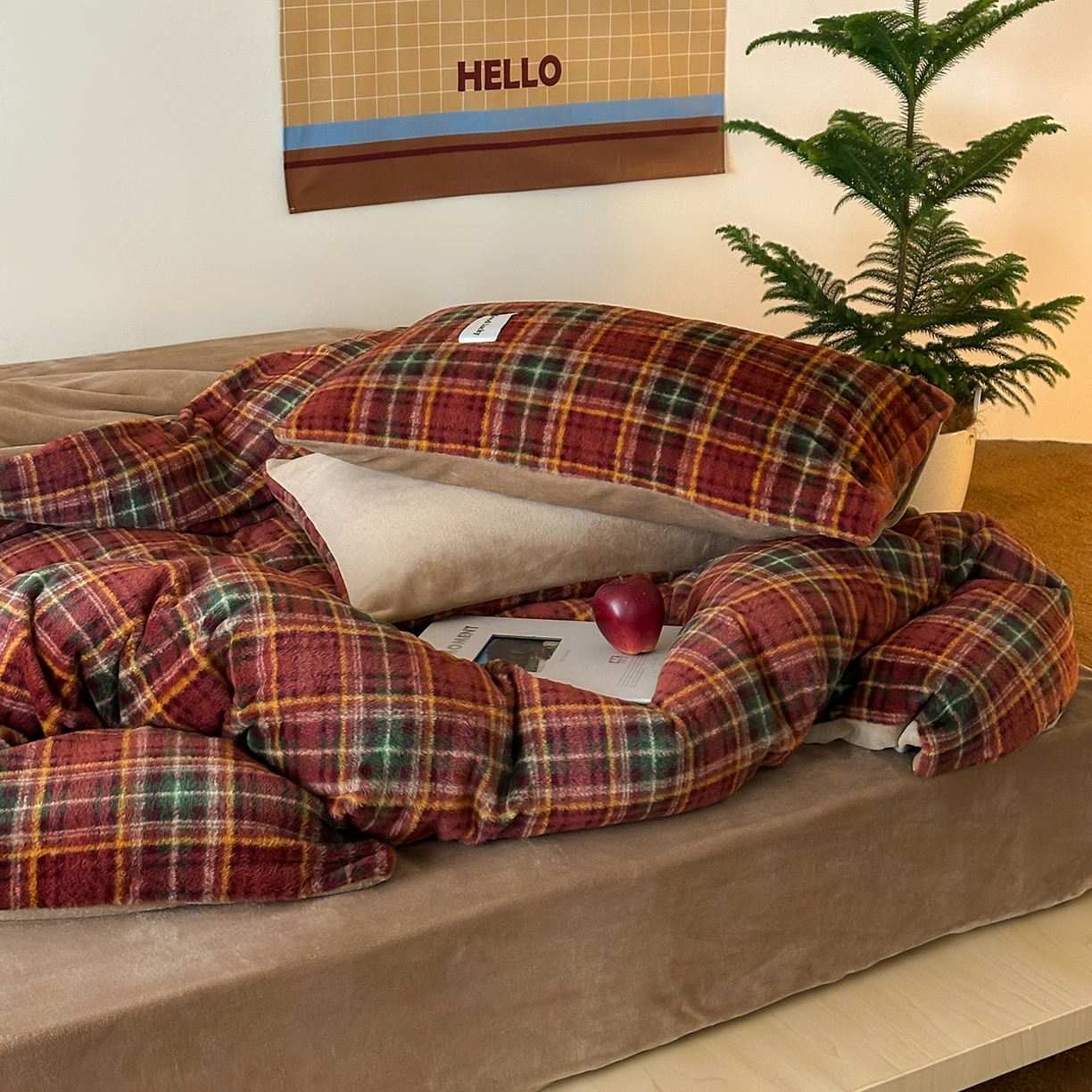 91家纺网 家纺一手货源 找家纺 桃子家居 2025新款A类高级仿生绵羊绒织标工艺复古简约秋冬限定款加厚牛奶绒系列四件套 绵羊绒-花田红茶