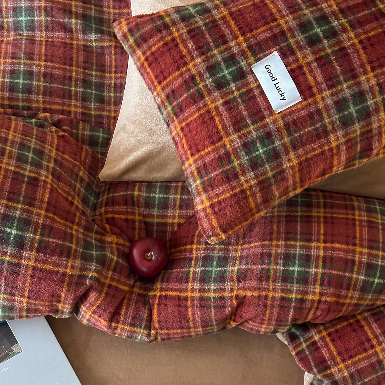 91家纺网 家纺一手货源 找家纺 桃子家居 2025新款A类高级仿生绵羊绒织标工艺复古简约秋冬限定款加厚牛奶绒系列四件套 绵羊绒-花田红茶