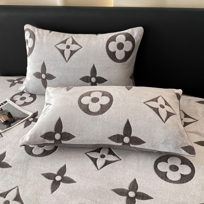 91家纺网 家纺一手货源 找家纺 （总）2025新款A类牛奶绒立体雕花床笠床罩床垫套 【跨境供货】可真空压缩