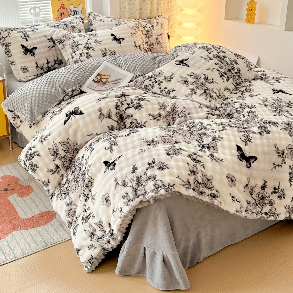 91家纺网 家纺一手货源 找家纺 梦莱斯 2025新款泡泡绒豆豆绒加厚牛奶绒四件套 - 印花系列 赫本蝴蝶