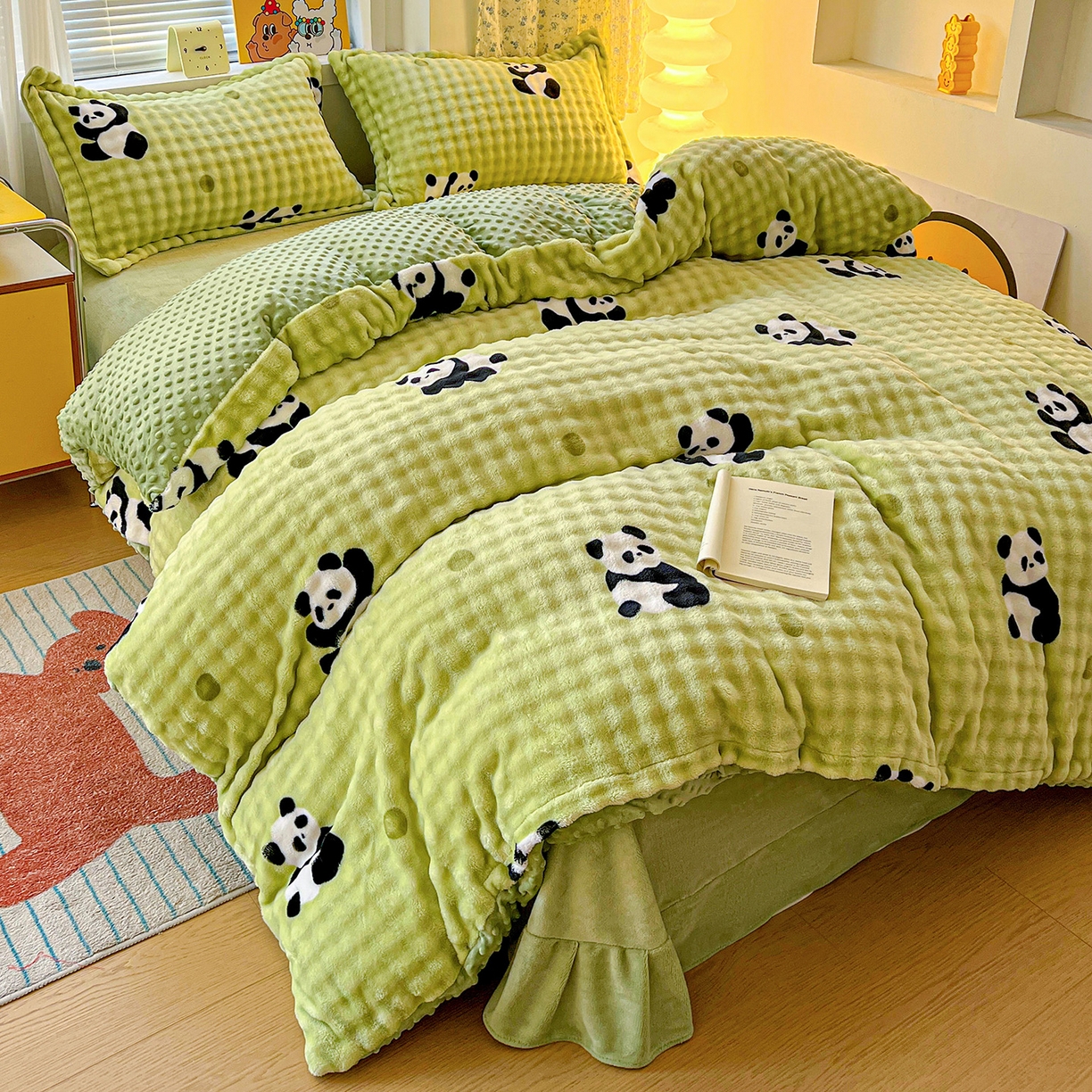 91家纺网 家纺一手货源 找家纺 梦莱斯 2025新款泡泡绒豆豆绒加厚牛奶绒四件套 - 印花系列 熊猫绿