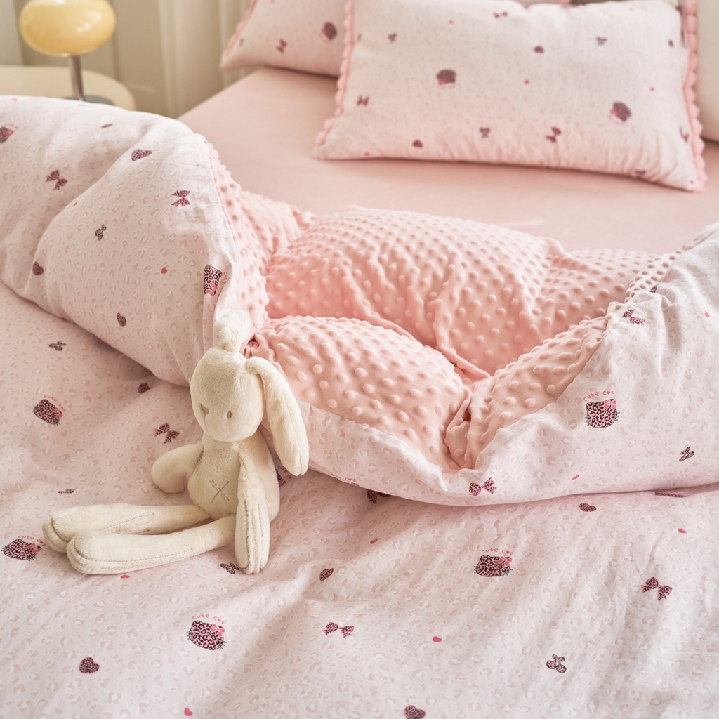 91家纺网 家纺一手货源 找家纺 （总）洋铭区（原狠狠爱） 2025新款秋冬毛绒球双层纱+豆豆绒四件套系列