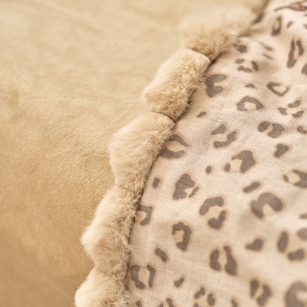 91家纺网 家纺一手货源 找家纺 洋铭区（原狠狠爱） 2025新款秋冬毛绒球双层纱+豆豆绒四件套系列 豹纹猫-咖