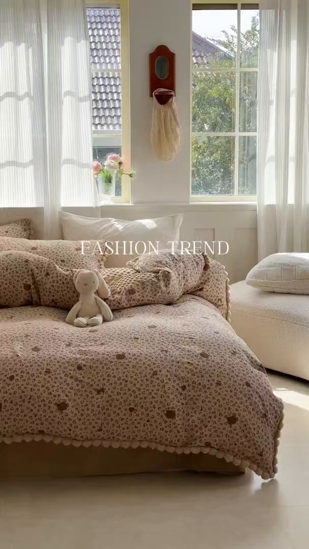 91家纺网 家纺一手货源 找家纺 洋铭区（原狠狠爱） 2025新款秋冬毛绒球双层纱+豆豆绒四件套系列 豹纹猫-咖