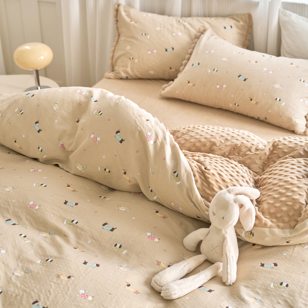 91家纺网 家纺一手货源 找家纺 洋铭区（原狠狠爱） 2025新款秋冬毛绒球双层纱+豆豆绒四件套系列 福宝狗狗