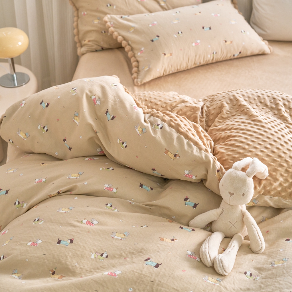 91家纺网 家纺一手货源 找家纺 洋铭区（原狠狠爱） 2025新款秋冬毛绒球双层纱+豆豆绒四件套系列 福宝狗狗