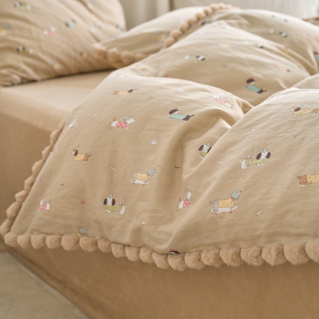 91家纺网 家纺一手货源 找家纺 洋铭区（原狠狠爱） 2025新款秋冬毛绒球双层纱+豆豆绒四件套系列 福宝狗狗