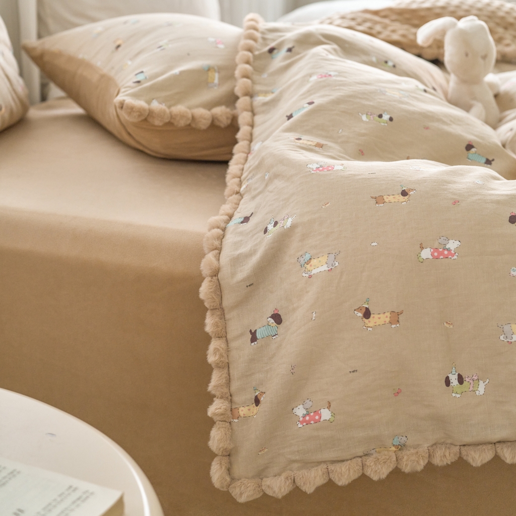 91家纺网 家纺一手货源 找家纺 洋铭区（原狠狠爱） 2025新款秋冬毛绒球双层纱+豆豆绒四件套系列 福宝狗狗