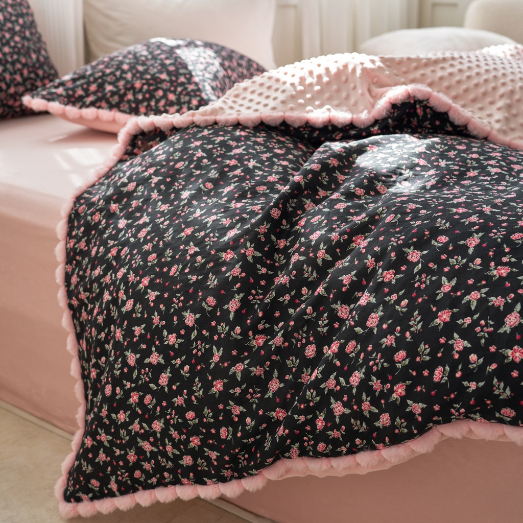 91家纺网 家纺一手货源 找家纺 洋铭区（原狠狠爱） 2025新款秋冬毛绒球双层纱+豆豆绒四件套系列 牡丹红