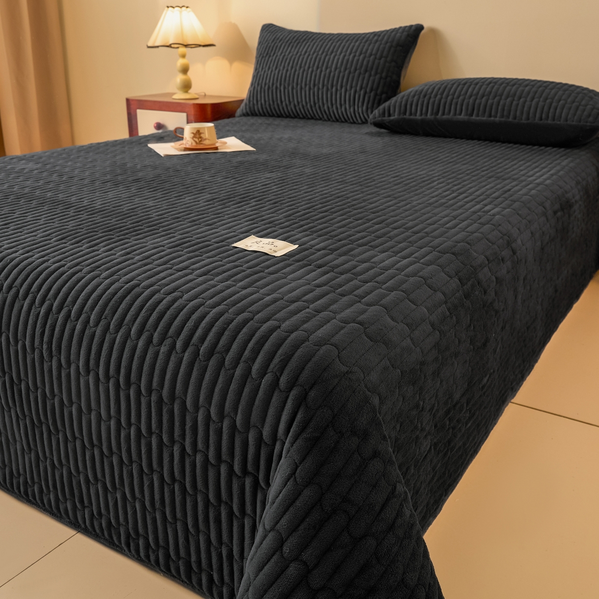 91家纺网 家纺一手货源 找家纺 （总）Sweet dreams甜梦 2025新款A类纯色牛奶绒夹棉床盖