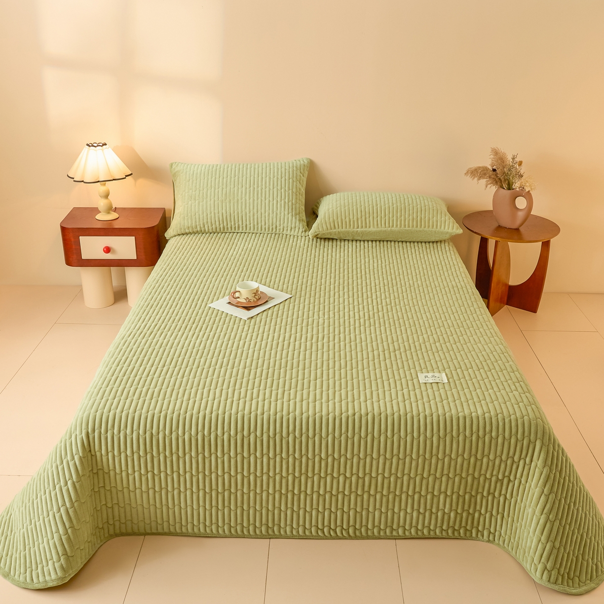 91家纺网 家纺一手货源 找家纺 （总）Sweet dreams甜梦 2025新款A类纯色牛奶绒夹棉床盖