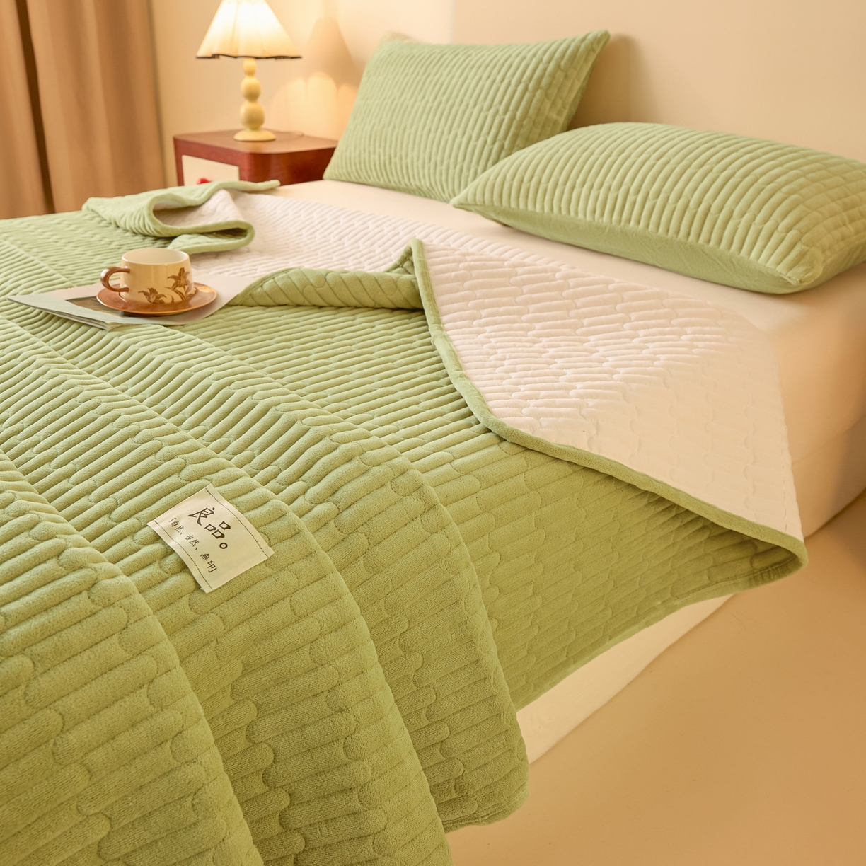 91家纺网 家纺一手货源 找家纺 （总）Sweet dreams甜梦 2025新款A类纯色牛奶绒夹棉床盖